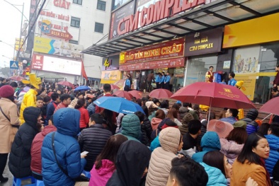 Ngày vía Thần Tài: Người dân 'rồng rắn' xếp hàng mua vàng cầu may