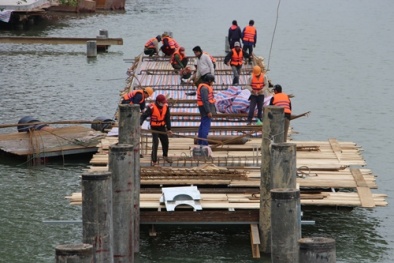 Chi tiền 'khủng' làm đường lát gỗ lim ven sông Hương, nhiều chuyên gia lo ngại