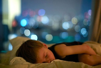 Tiếp xúc với ánh sáng ban đêm có thể làm gián đoạn giấc ngủ của trẻ