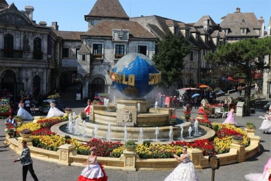 Vẻ đẹp yêu kiều của tulip trong lễ hội hoa đầu tiên trên đỉnh Bà Nà