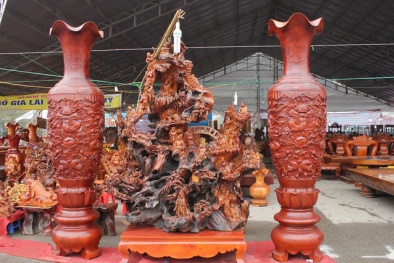 Bộ gỗ lũa hương trăm tuổi tạc 18 vị La Hán giá 350 triệu của đại gia Hải Dương