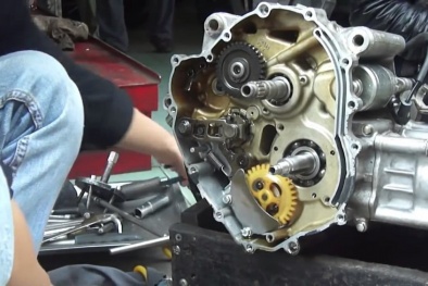 ‘Đao phủ’ sửa xe chớp thời cơ ‘chém’ gần triệu đồng một dây dẫn xăng