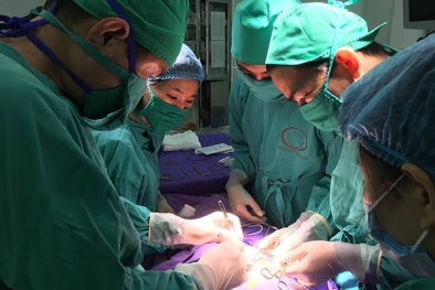 Quảng Ninh: Đưa tinh hoàn “lạc lối” về đúng vị trí cho bé trai 2 tuổi