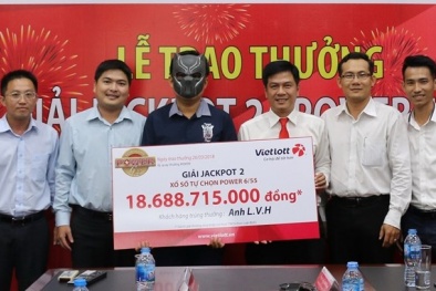 Xổ số Vietlott: Doanh nhân Kiên Giang đeo mặt nạ nhận giải thưởng gần 20 tỷ đồng