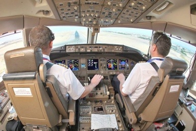 Phi công đột tử, xử lý thế nào để đảm bảo an toàn chuyến bay?