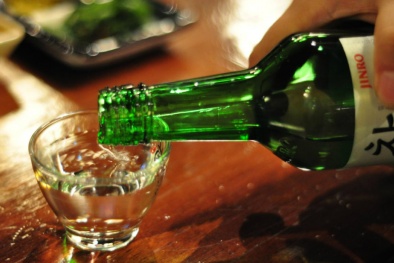 Tự ý bỏ ong vò vẽ vào rượu để uống có nguy cơ dẫn đến tử vong