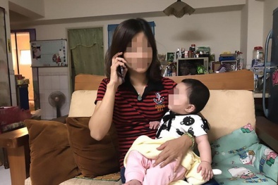 Bức xúc hình ảnh bảo mẫu vừa xem điện thoại vừa bạo hành bé 8 tháng tuổi