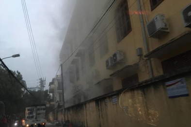 Hải Phòng: Cháy trường tiểu học do đốt rác ngoài khuôn viên