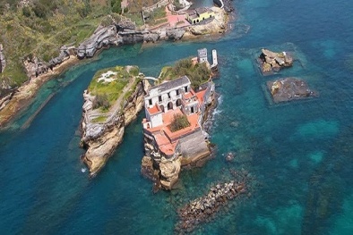 Hòn đảo tuyệt đẹp ở Italia và 'lời nguyền chết chóc' bí ẩn cần được giải đáp