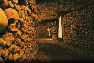 Bí ẩn rợn người về hầm mộ dưới lòng thành phố Paris dài hơn 300km