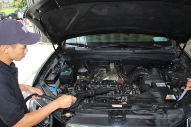 Rửa khoang động cơ ô tô: Nên hay không?