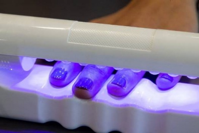 Đèn hong móng UV có thể khiến người dùng bị ung thư