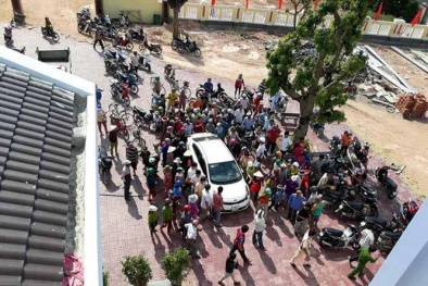 Bình Định: 500 người bao vây, đòi đánh thương lái vì nghi bắt cóc trẻ em