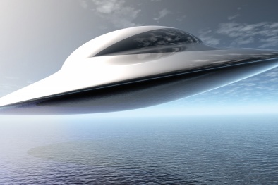 Video: UFO bay nhanh như tên lửa rượt đuổi tàu sân bay Mỹ