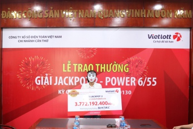 Xổ số Vietlott: Tranh thủ mua vé khi đi dự tiệc, nữ tiểu thương Vĩnh Long lĩnh giải 3,7 tỷ