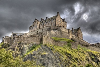 Bí ẩn rùng rợn về lâu đài 'ma ám' nổi tiếng nhất thế giới
