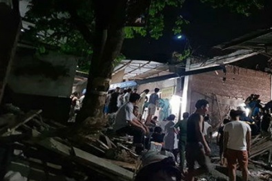 Hà Nội: Nhà đang thi công bị sập, 4 người thương vong