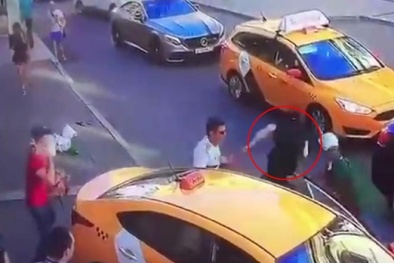 Taxi lao vào đám đông dự World Cup, 8 người bị thương