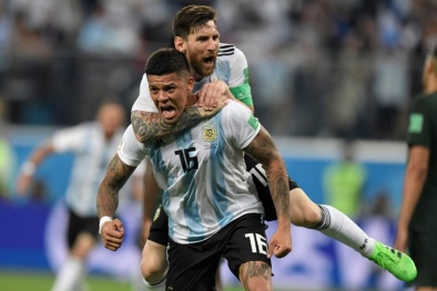 Highlights: Messi, Rojo giúp Argentina giành vé vòng 1/8 ngoạn mục