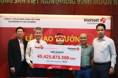 Xổ số Vietlott: Mua vé số khi đi dạo phố, bà nội trợ lĩnh giải hơn 45 tỷ đồng