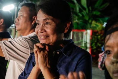 Giải cứu đội bóng Thái Lan: Gia đình chưa thể gặp các cậu bé vừa được cứu
