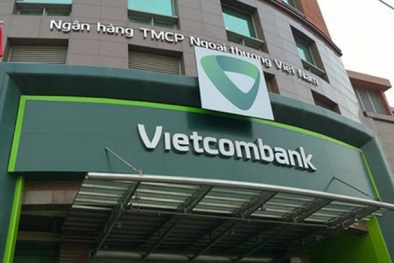 Vì sao Vietcombank liên tiếp ‘dội bom’ tin nhắn trừ tiền khách hàng?