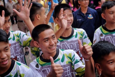 Đội bóng Thái lần đầu tiết lộ câu chuyện phi thường trong hang Tham Luang