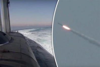 Video: Tàu ngầm Nga phóng tên lửa siêu mạnh trên biển 