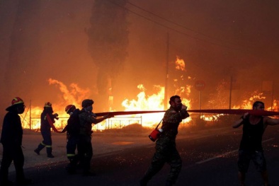 Cháy rừng tại Hy Lạp: Hàng chục người chết gục trong sân nhà