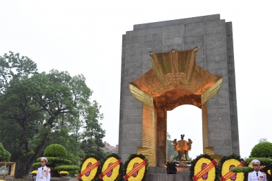 Lãnh đạo Đảng, Nhà nước dâng hương tưởng niệm các Anh hùng liệt sĩ