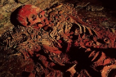 Tiết lộ gây sốc về bộ hài cốt của 'Nữ hoàng Đỏ' trong một ngôi mộ cổ 700 năm