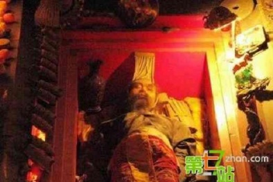 'Hồn bay phách lạc' với lời nguyền bí ẩn trong lăng mộ hoàng đế Trung Quốc
