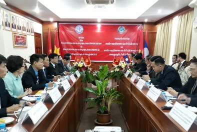 Đoàn công tác Đảng ủy Bộ KH&CN Việt Nam làm việc với Đảng ủy Bộ KH&CN Lào