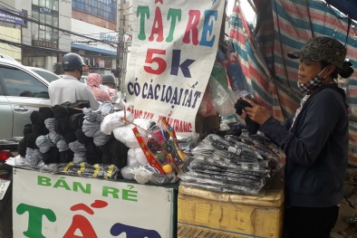 Tất không rõ nguồn gốc 'khoác áo' thương hiệu Hàn, Nhật bán tràn lan