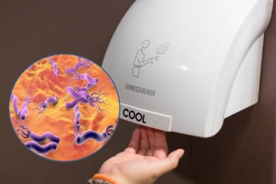 Máy sấy tay lây lan vi khuẩn gấp 27 lần khăn giấy khô