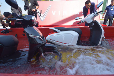 Có khả năng lội nước nửa mét, xe máy điện VinFast sở hữu công nghệ gì đặc biệt?