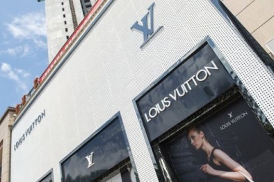 Xuất hiện các cửa hàng giả mạo Louis Vuitton và Prada