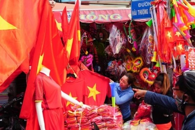 Chung kết AFF Cup: Cũng ‘hot’ như vé vào sân Mỹ Đình, đồ cổ vũ bóng đá đắt đỏ từng giờ