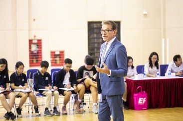 Học sinh Vinschool 'gọi vốn' qua lớp học mô phỏng show truyền hình Shark Tank