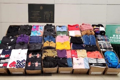 Hải quan Hồng Kông thu giữ quần áo giả trị giá 2,5 triệu USD