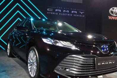 ‘Soi’ công nghệ trên Toyota Camry 2019 vừa ra mắt giá 1,2 tỷ đồng