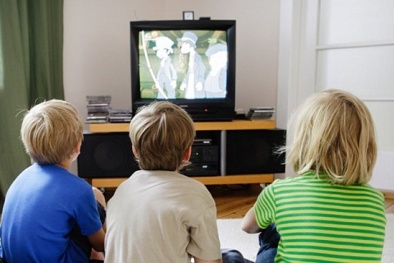 Hậu quả kinh hoàng nếu để trẻ xem tivi quá 1h/ngày