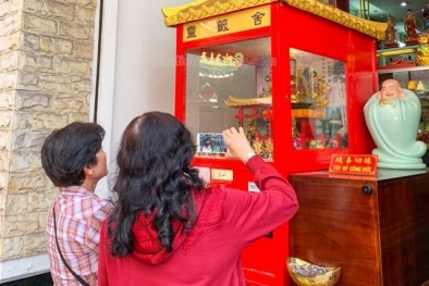 Độc đáo máy xin quẻ tại chùa Vạn Phúc, TPHCM