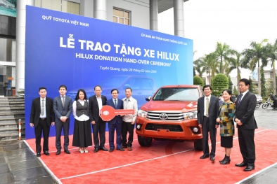 Quỹ Toyota trao tặng xe Hilux cho Ban ATGT Tỉnh Tuyên Quang