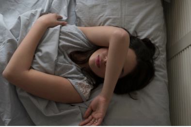 Ngủ bù vào cuối tuần: Lợi bất cập hại