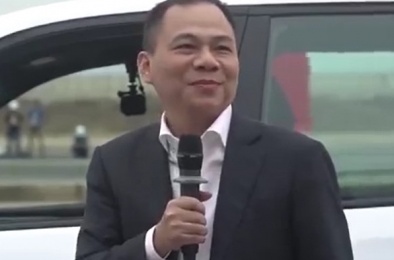 Tỷ phú Phạm Nhật Vượng lái thử xe Vinfast Lux SA2.0 