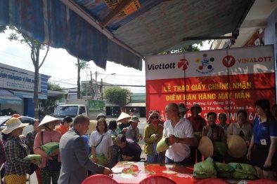 Xổ số Vietlott: Khách hàng trúng giải hơn 3,2 tỷ tại Long An tặng quà cho hoàn cảnh khó khăn