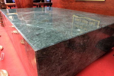Chiếc sập đá cẩm thạch Ấn Độ nặng hơn 10 tấn có giá 2,6 tỷ đồng tại Hà Nội