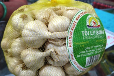  Kiểm tra nhãn hàng hóa tỏi Lý Sơn
