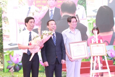  Công ty CP Bóng đèn phích nước Rạng Đông kỷ niệm 55 năm Ngày Bác Hồ về thăm 